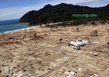 Mesjid setelah tsunami 2004
